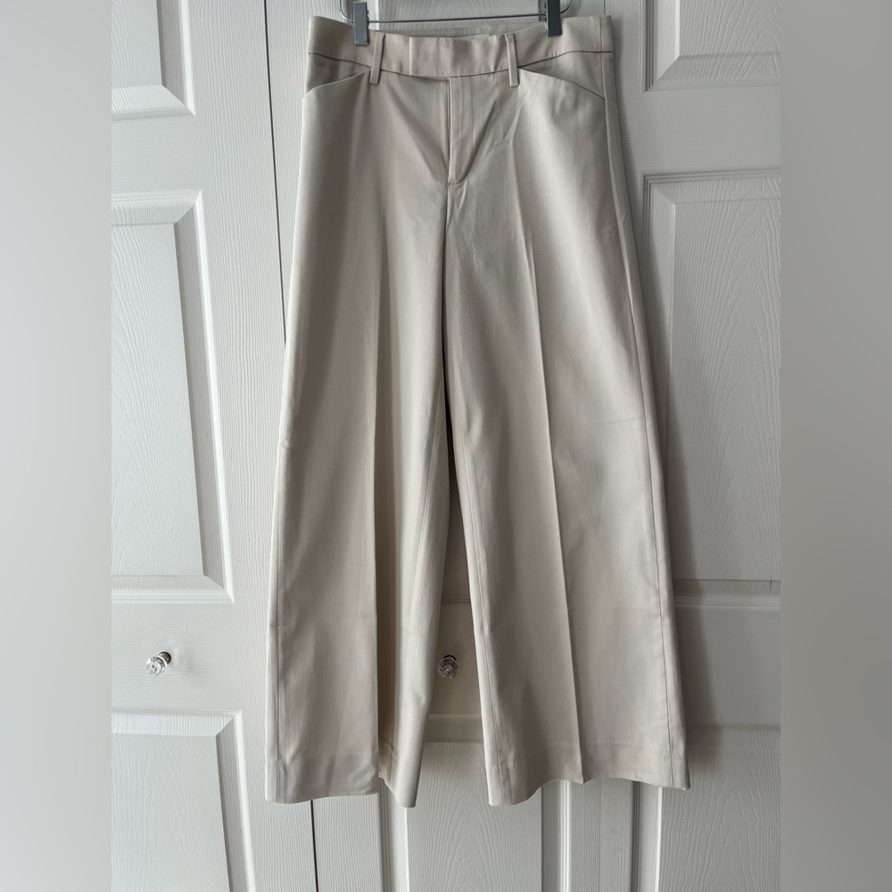 Banana Republic Factory 
Cream Wide-Leg Trousers
Size 4
NWT